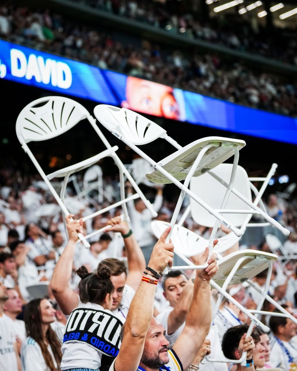 Fans Bring Out Chairs to Honor David Alaba in Emotional Bernabéu Farewell